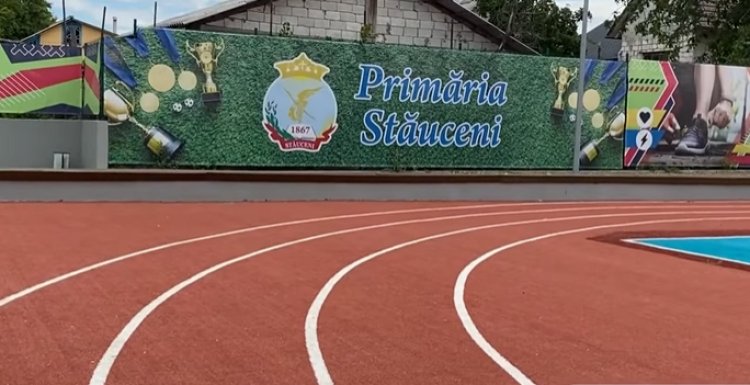 ⚽ Atmosferă din teren.. ✅ Continuă lucrările de construcție a complexului sportiv multifuncțional din curtea L.T. “Drago...