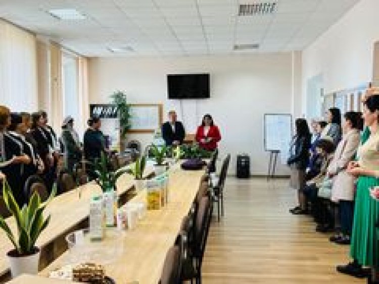 Dragi profesori, vă mulțumim pentru ceea ce faceți, vă mulțumim pentru ceea ce sunteți.  La mulți ani!