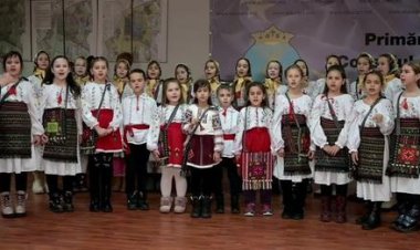 Mulțumin copiilor din cadrul I.P. Complexul Educaţional ,,Ilie Fulga” pentru minunatele colinde!