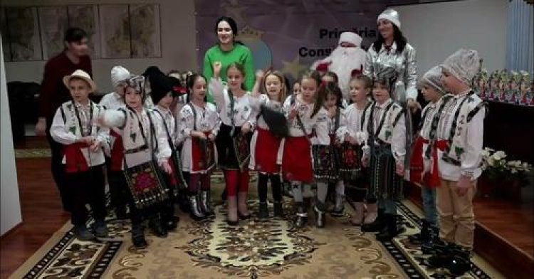 Mulțumim colectivului și copiilor din cadrul Grădiniței ”Sălcioara” pentru colinde frumoase și urări de bine. Voi sunteț...
