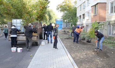 Stimați locuitori, ????Astăzi vremea bună ne-a permis să organizăm o acțiune de înverzire în curțile blocurilor locative d...