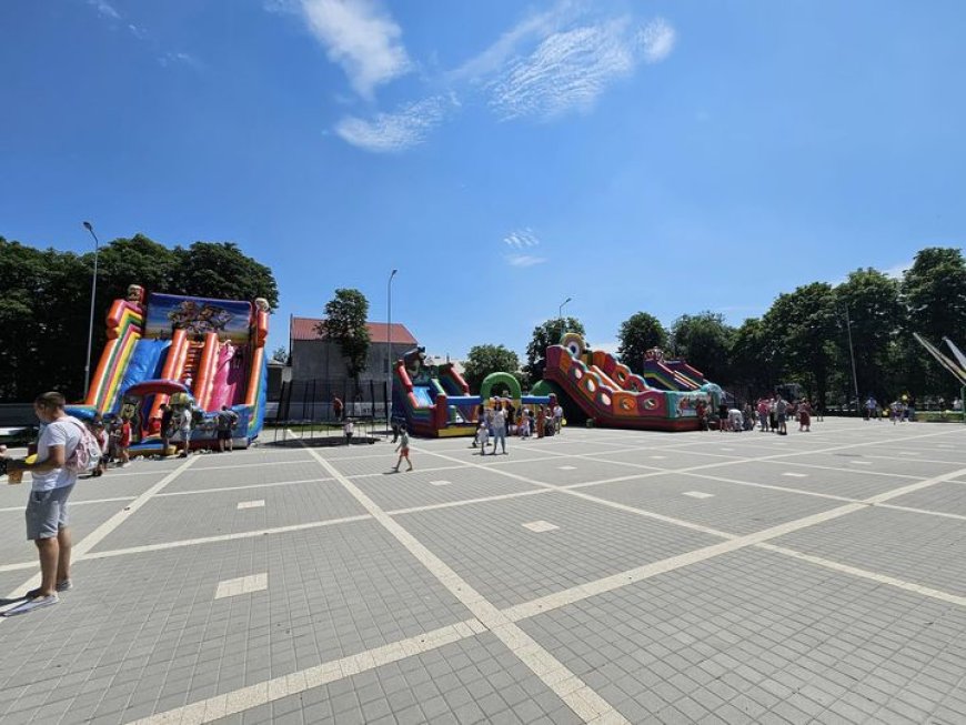 La mulţi ani tuturor copiilor!  Astăzi, începând cu ora 12:00, în scuarul pentru evenimente din oraşul Stăuceni şi Casa...