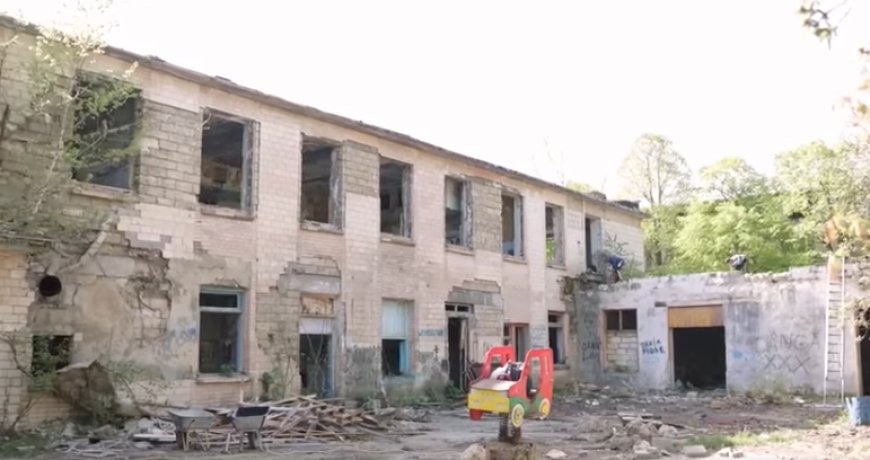 Din ruină, renaștere.  O fostă cantină, abandonată timp de peste 20 de ani, prinde astăzi din nou viață, devenind o nouă...