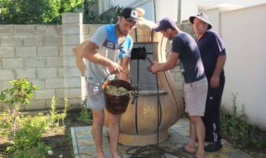 Primăria Stăuceni a organizat curăţirea fântânilor