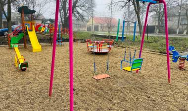 Două terenuri de joacă au fost instalate în Stăuceni