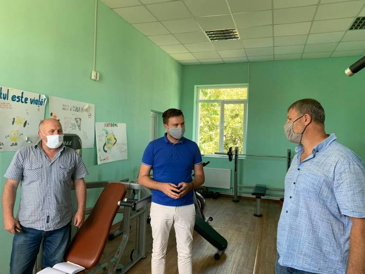 Vizită de lucru la instituțiile de învățământ din localitate